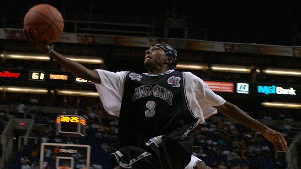 AND1 legend Hot Sauce dishes on breaking Hawks fans' ankles, favorite