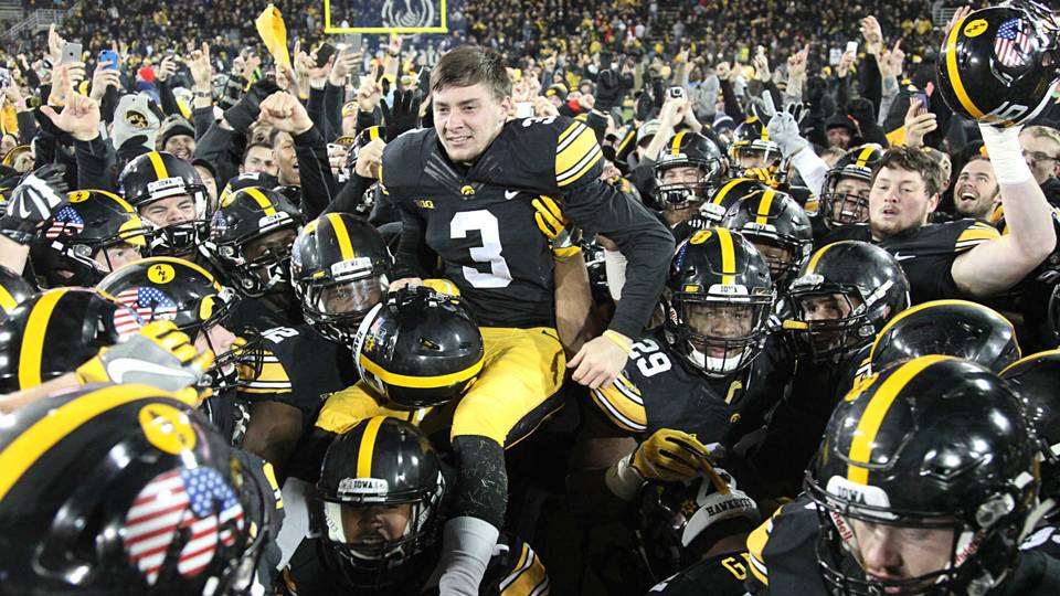 iowa-night-games-083018-getty-ftrjpg_1485us3vfzgo91rkwc7i92vqzh.jpg