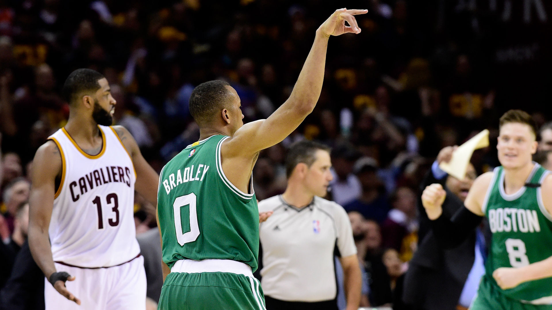 Celtics show signs of life, stun Cavs