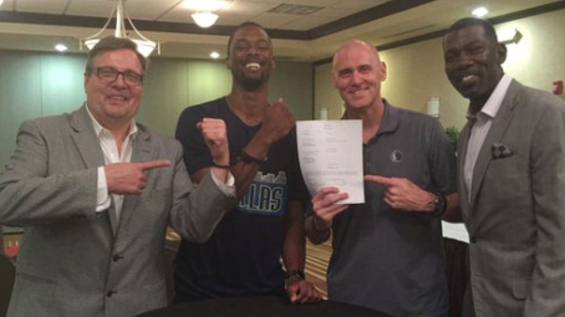 harrison-barnes-mavericks-handcuffs-7716-twitter-ftrjpg_1c4fopdqqvrqh1wvgozb0x0gxr.jpg