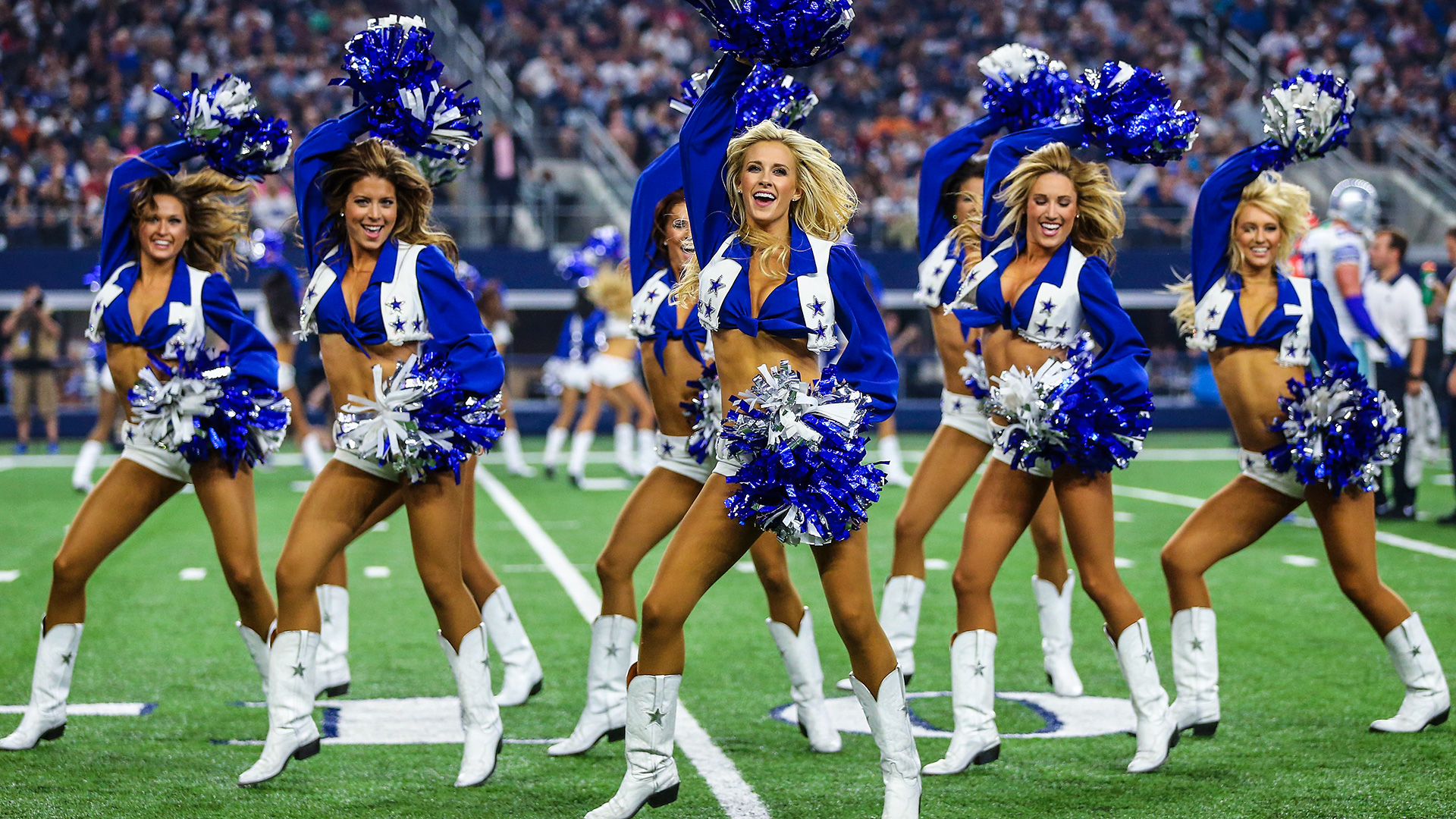 Dallas Cowboys Cheerleaders: Photos Of NFL's Most Famous Squad ...