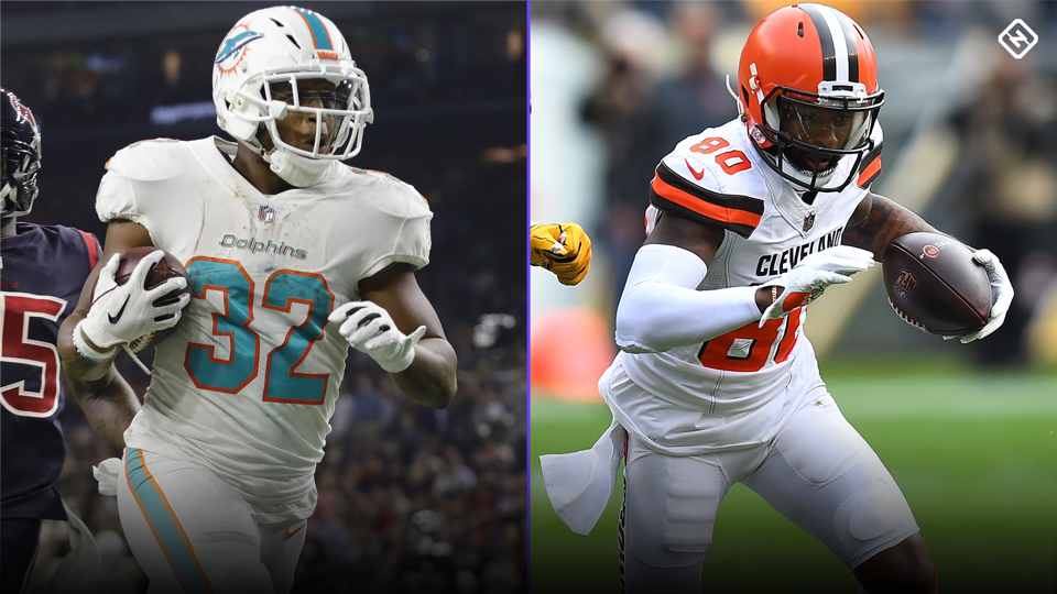 Pehla Nasha Lyrics English Translation Daybaldcircle Pehla nasha, pehla khumaar the first intoxication, the first hangover naya pyaar hai, naya intezaar this love is new, this wait is new karloon main kya apna haal what. daybaldcircle