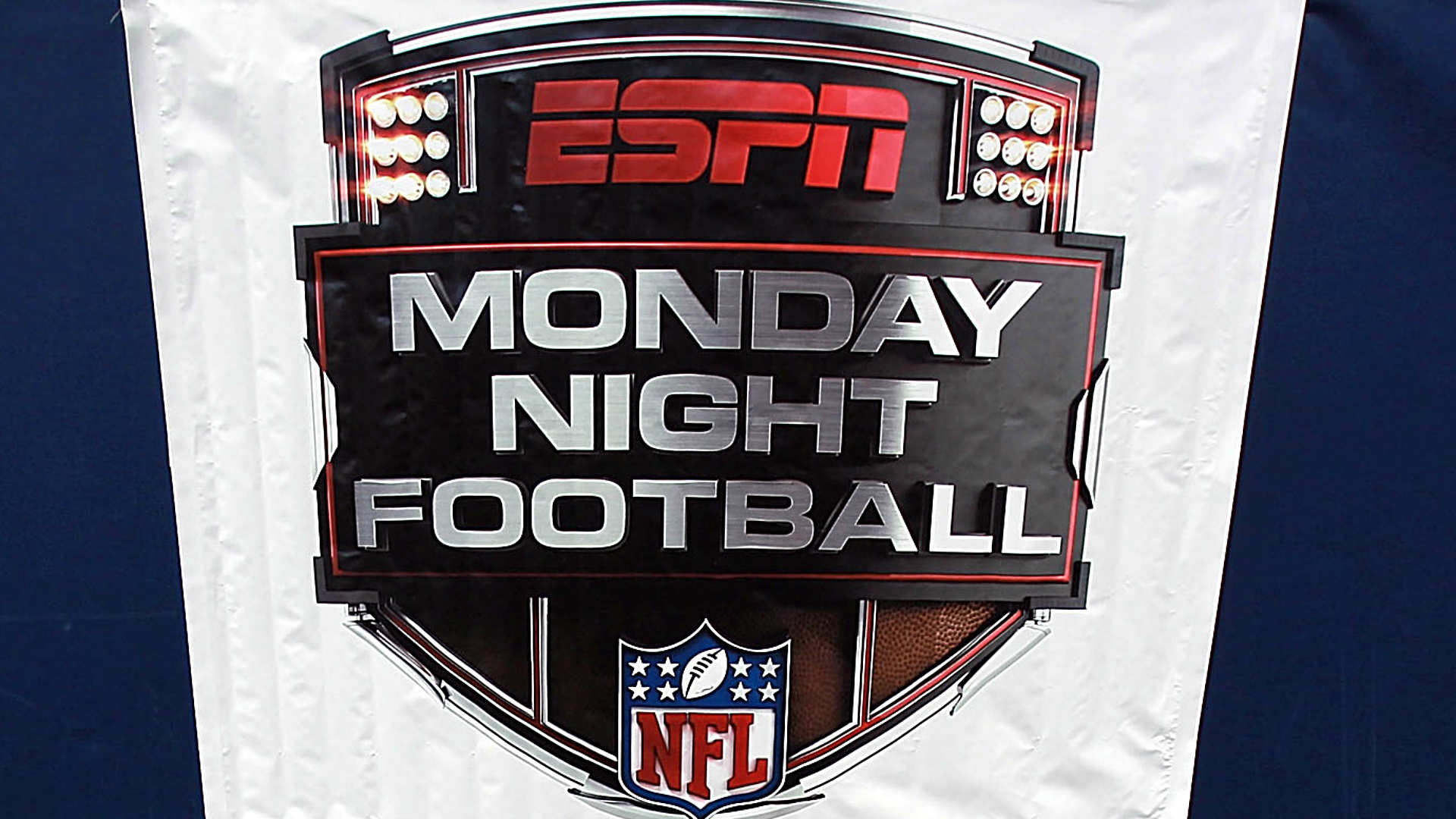 Five things to know about 'Monday Night Football' sideline reporter Sergio Dipp