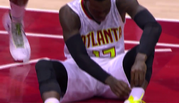 Dennis Schroder loses tooth, tucks it in his sock for safe keeping