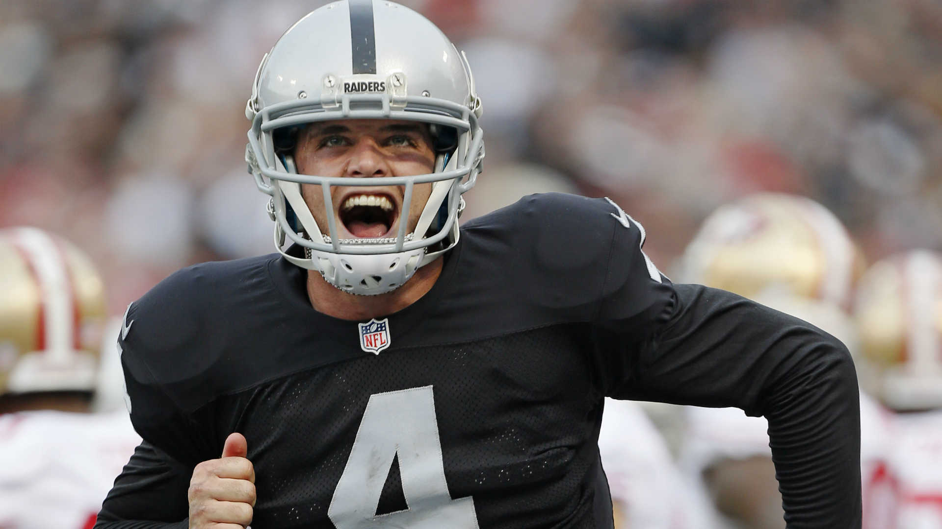 Raiders QB Derek Carr Is Paid Like A Backup, But Definitely Doesn't ...