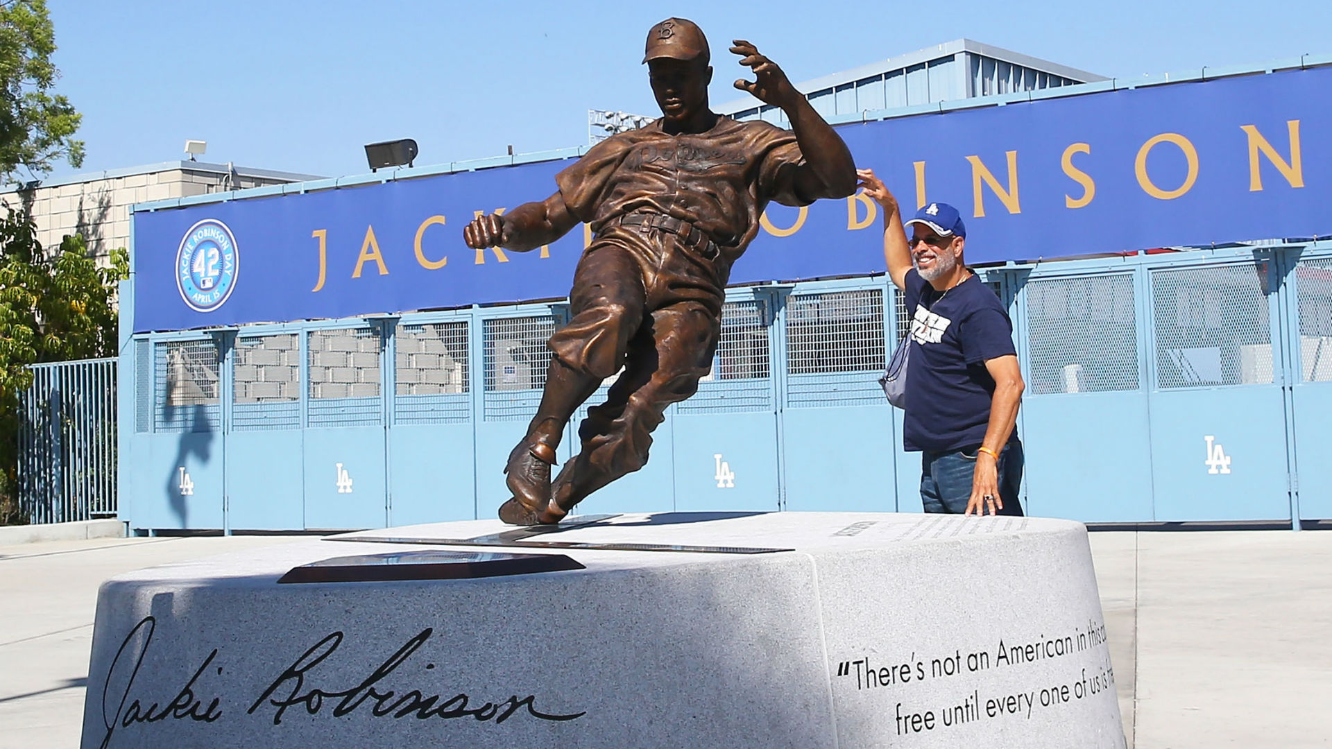 The 10 best statues in sports Sporting News