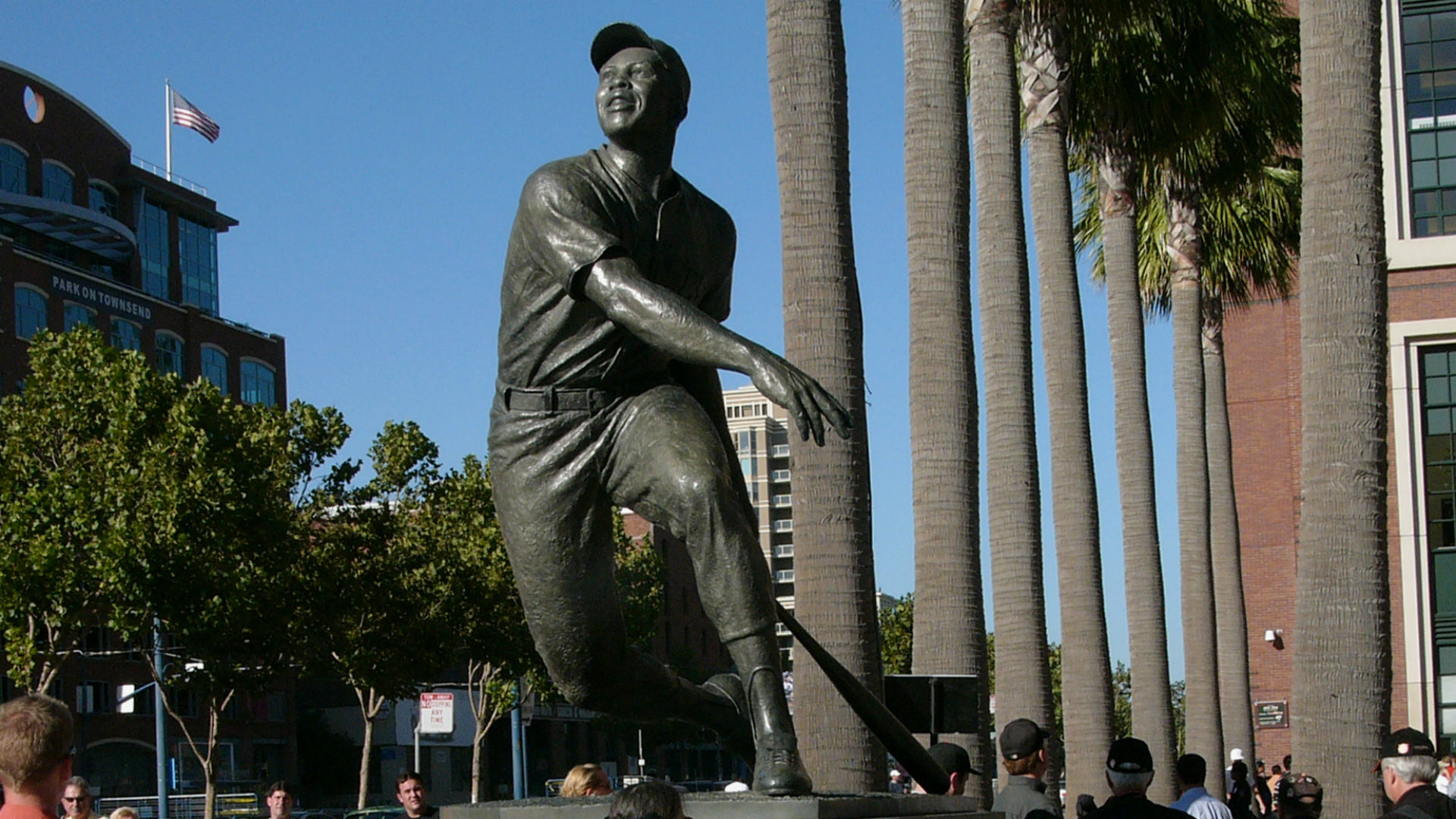 The 10 best statues in sports Sporting News