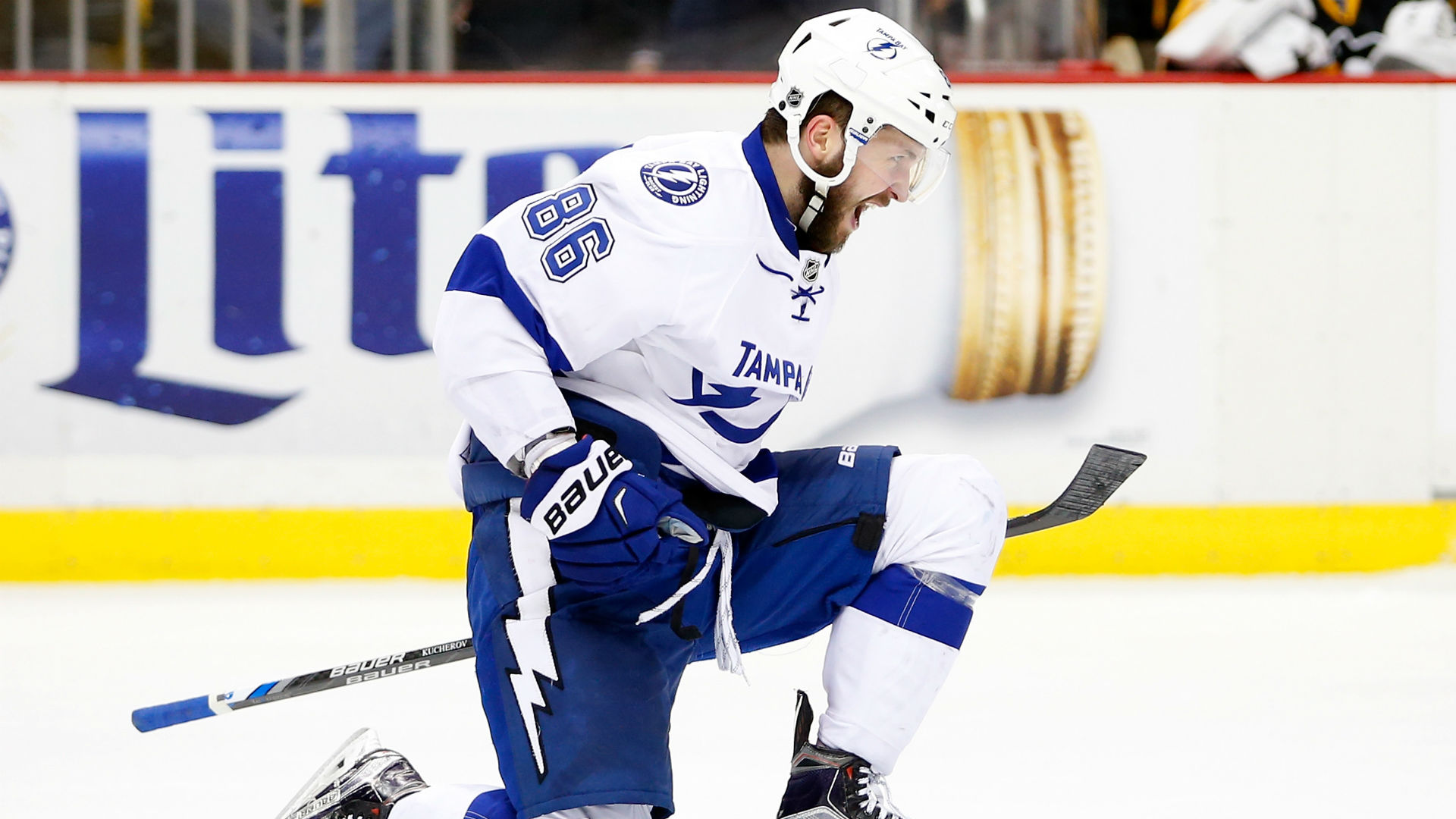 Lightning's Kucherov continues scoring streak