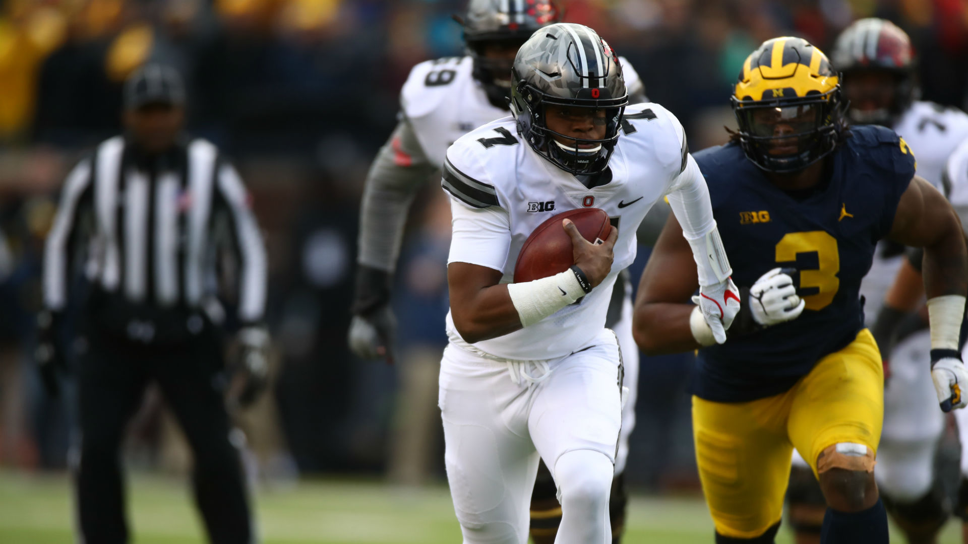 Ohio State QB JT Barrett leaves MI game with leg injury