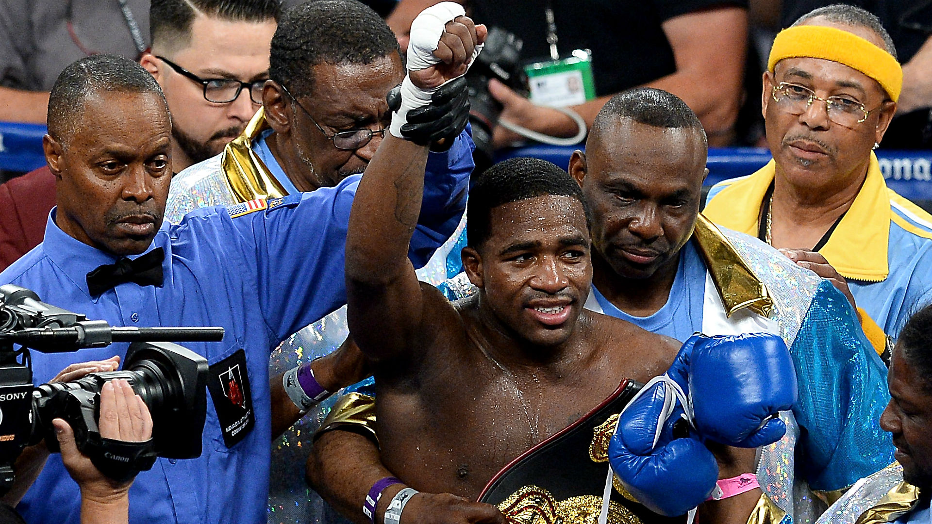 Mikey Garcia defeats Adrien Broner in Brooklyn Mikey Garcia defeats Adrien Broner in Brooklyn