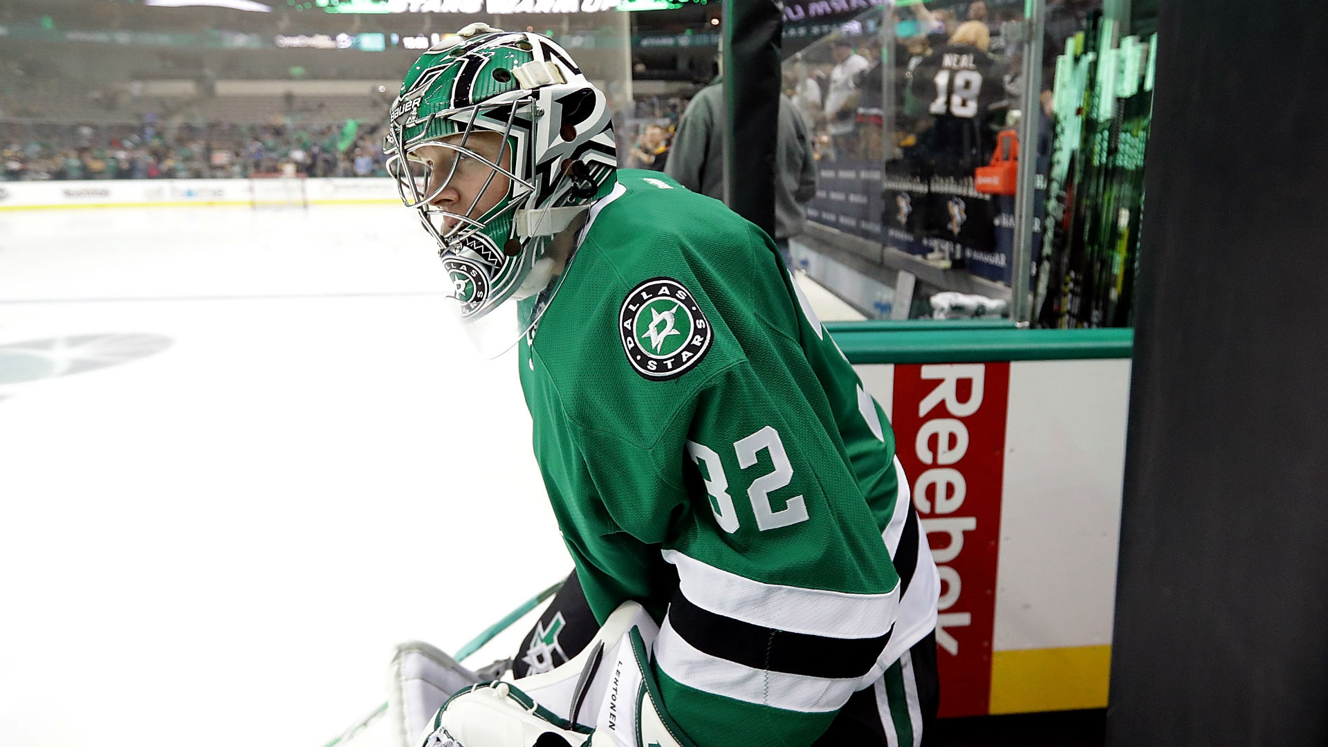 Stars' Kari Lehtonen defeats Islanders for 300th career win