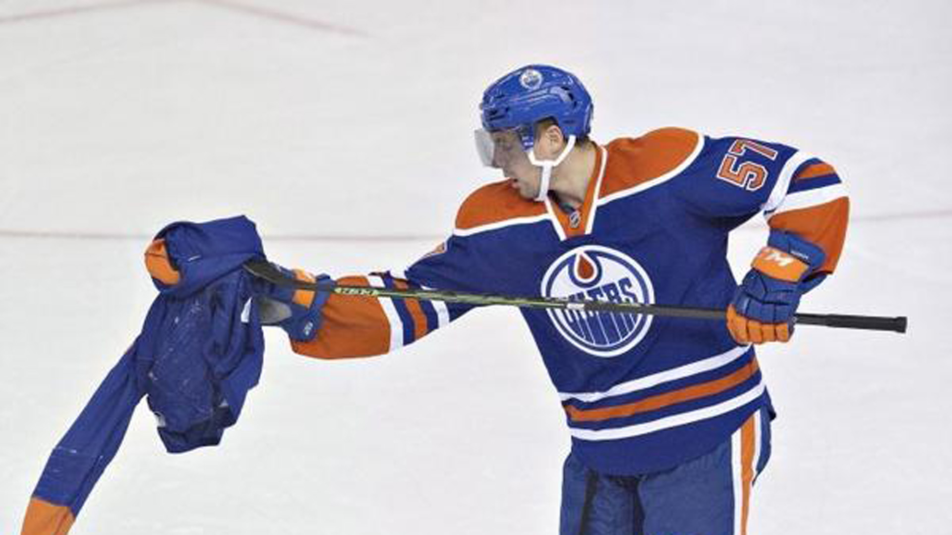 disgruntled-oilers-fan-throws-jersey-onto-ice-forgets-to-hold-on-to