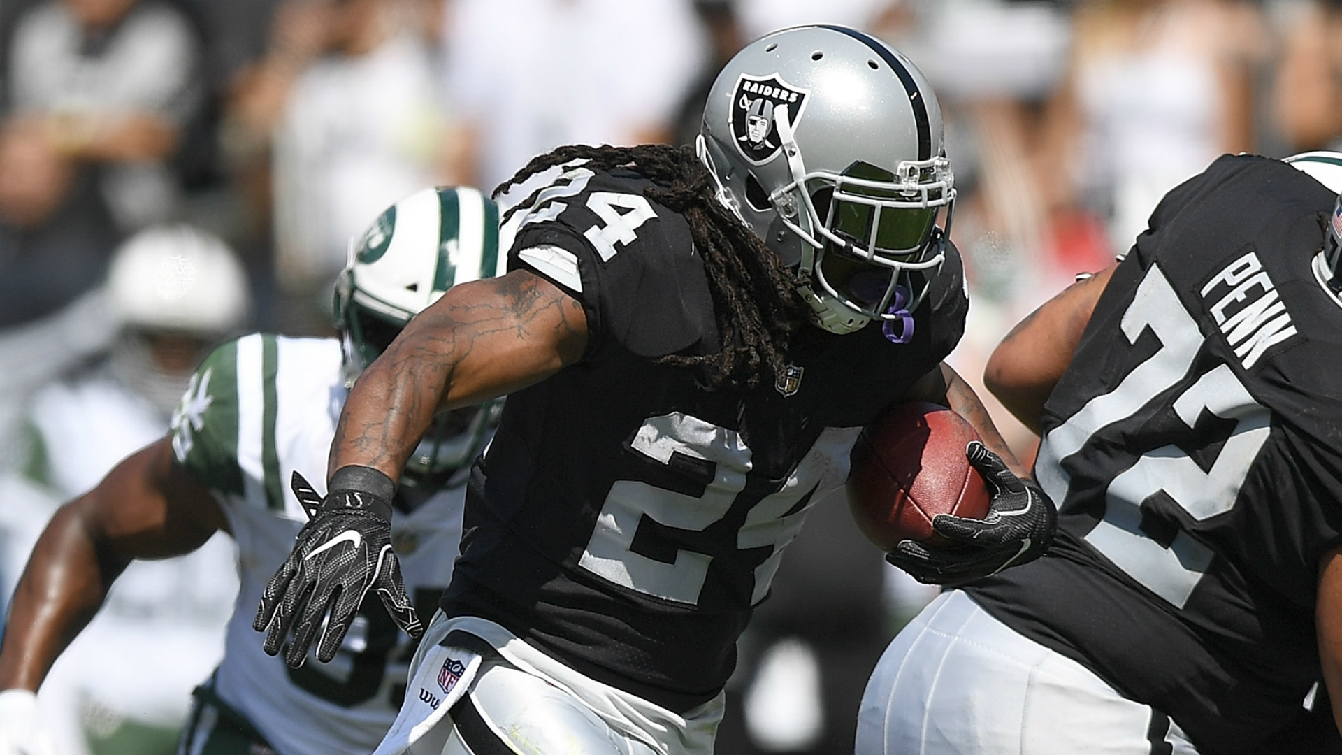 Marshawn Lynch scores first touchdown for Raiders