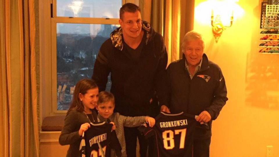 gronk flirts with reporter The new england patriots tight end is taking his well-documented enthusiasm to children's programming with 'crashletes. gronk flirts with reporter The new england patriots tight end is taking his well-documented enthusiasm to children's programming with 'crashletes.