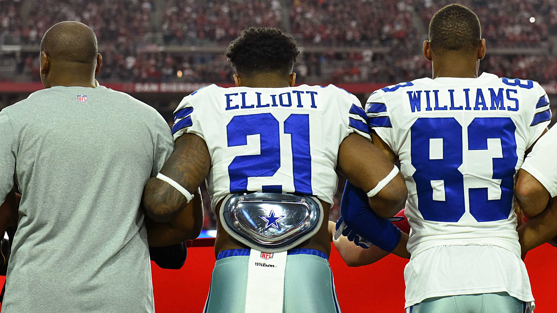 Ezekiel Elliott joins Dak Prescott in supporting Jerry Jones' anthem policy for Cowboys