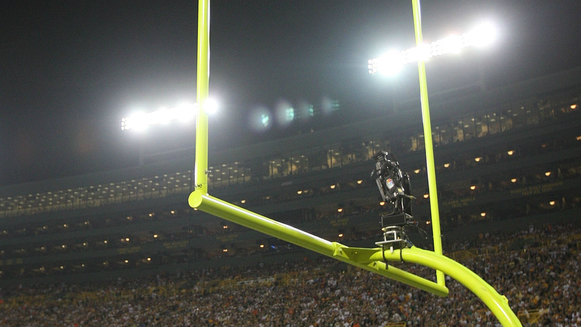 Announcer somehow gets fooled into thinking badly-missed field goal was good | NCAA ...1920 x 1080