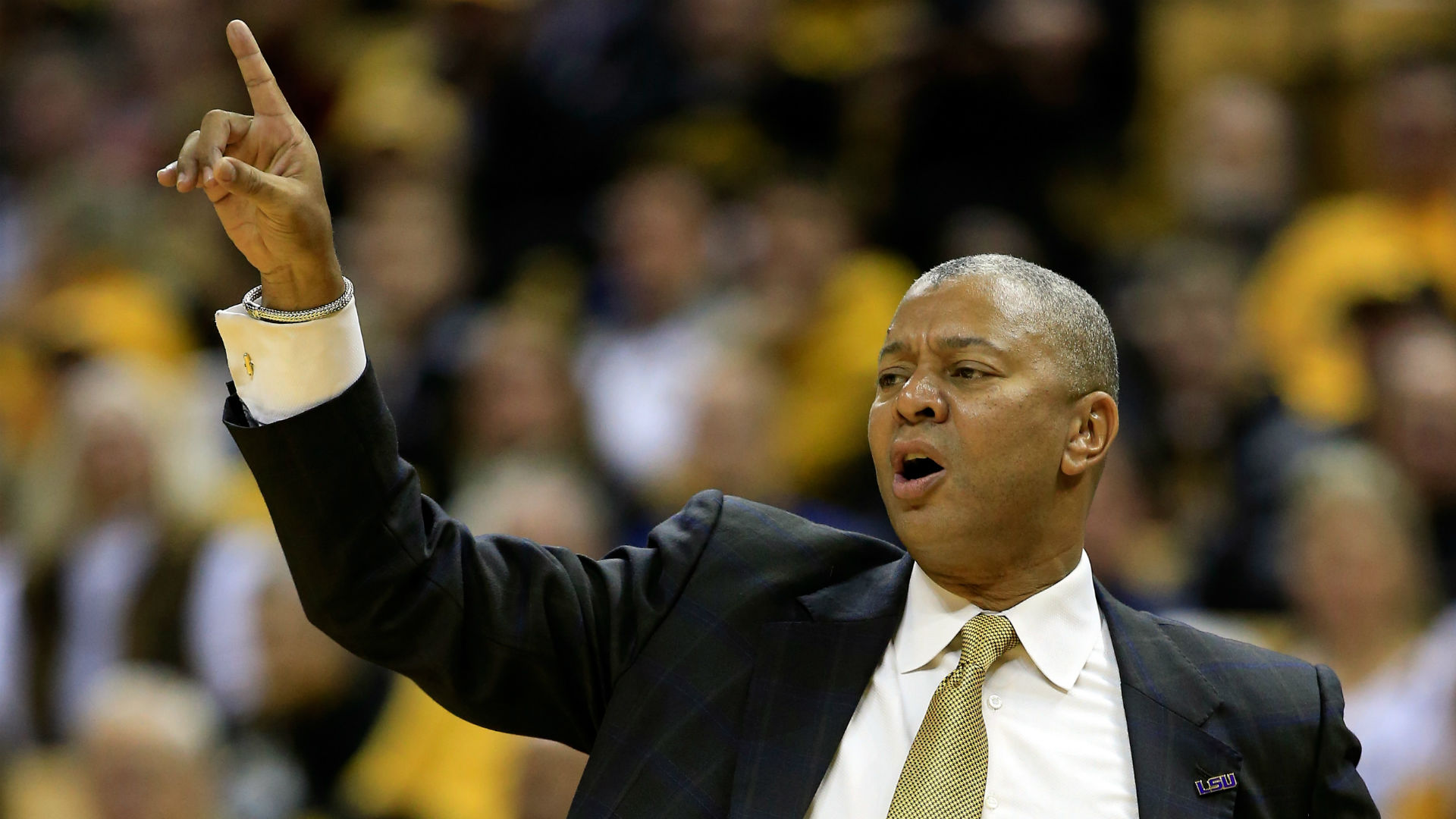 Johnny Jones applauds LSU's energy after pathetically lethargic first