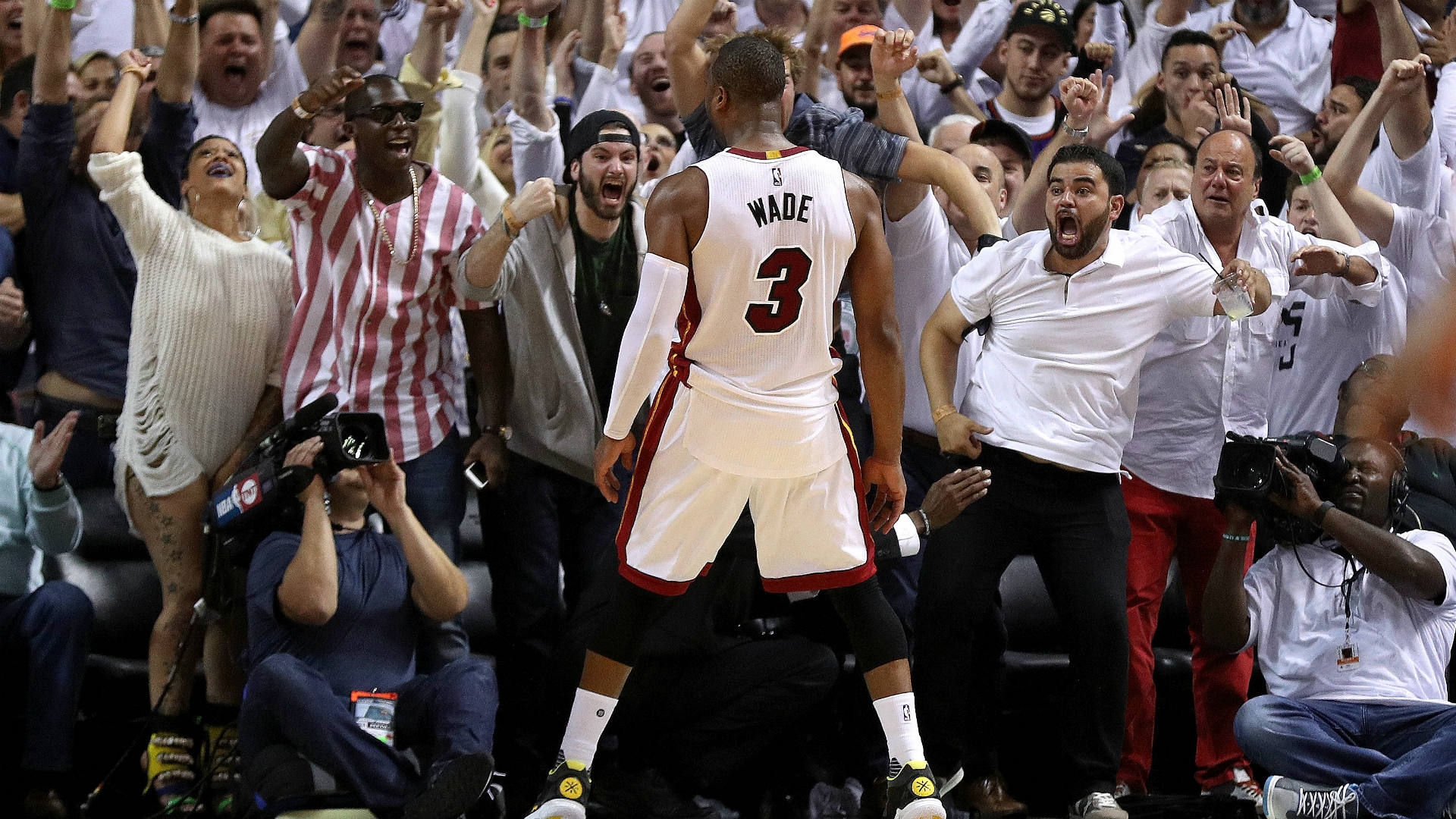 Dwyane Wade receives warm welcome back in return to Heat