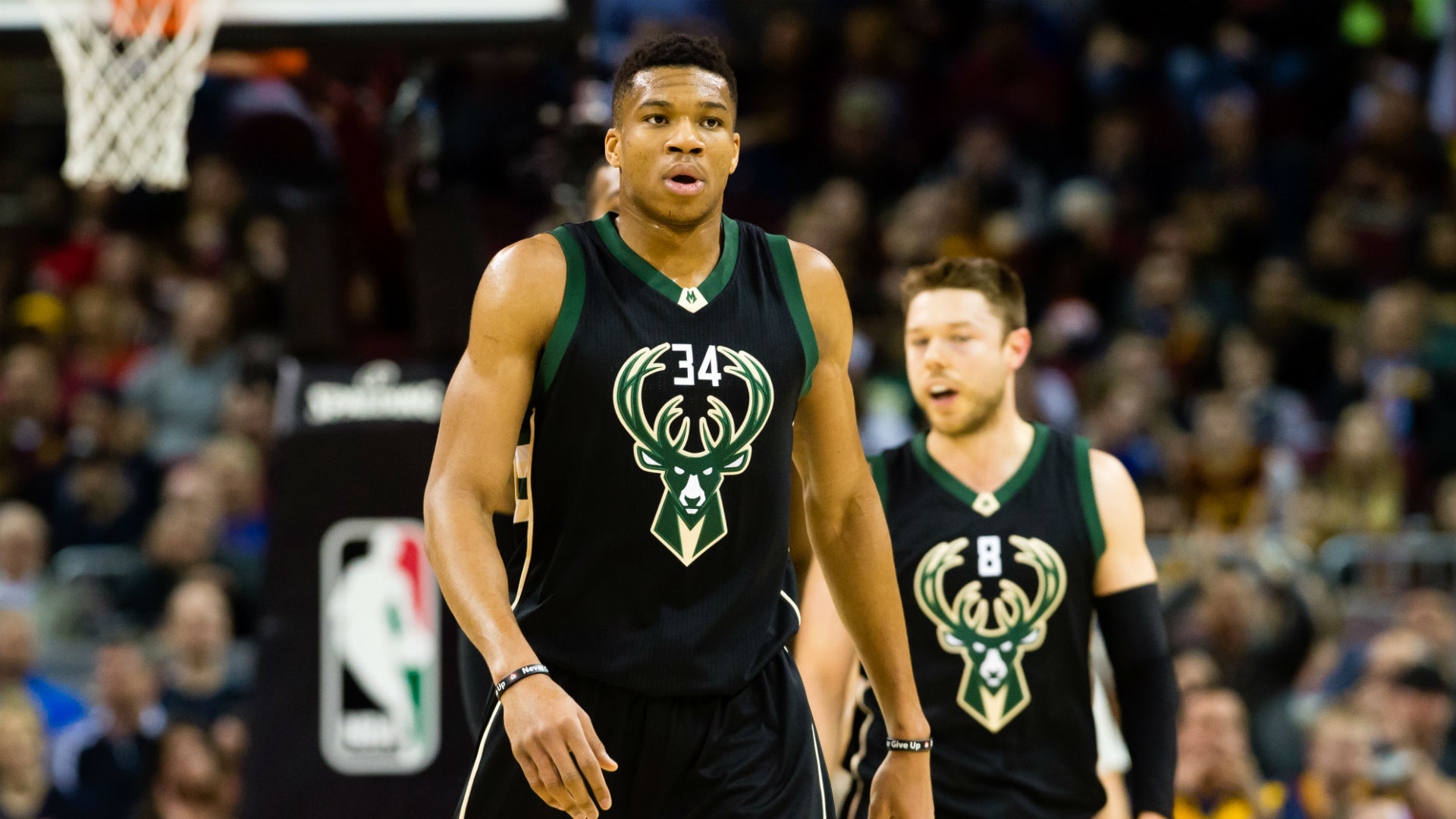 Bucks star Giannis Antetokounmpo's father dies of heart attack