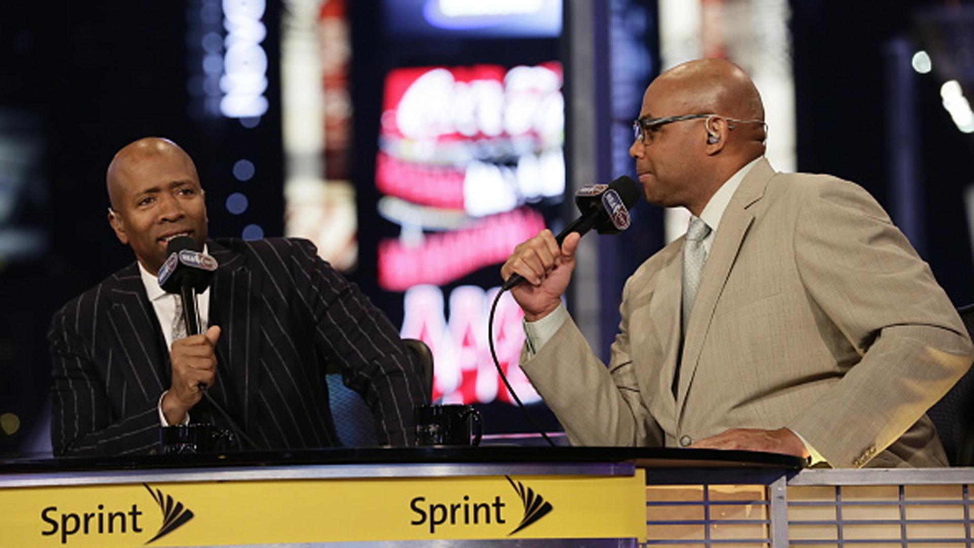 tnt-s-kenny-smith-responds-to-charles-barkley-s-ferguson-comments-via