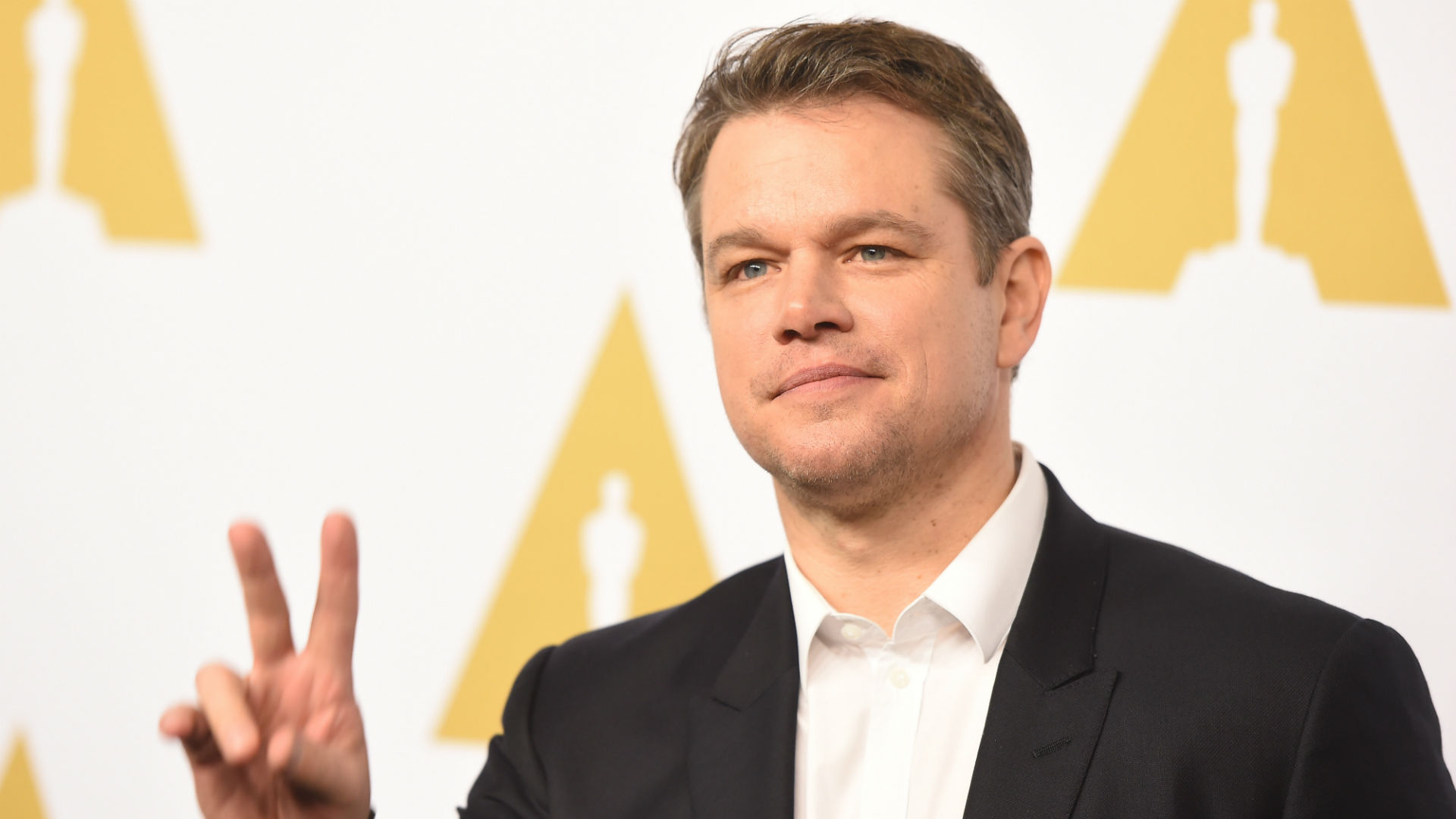 Patriots Fan Matt Damon Crashes 'Jimmy Kimmel Live!' Dressed as Tom ... Matt Damon