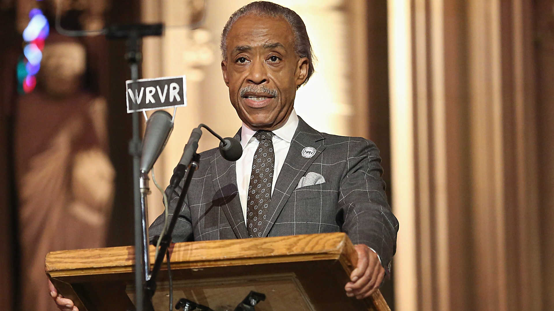 Rev. Al Sharpton threatens boycott of ESPN over 'outrageous' Jemele Hill suspension