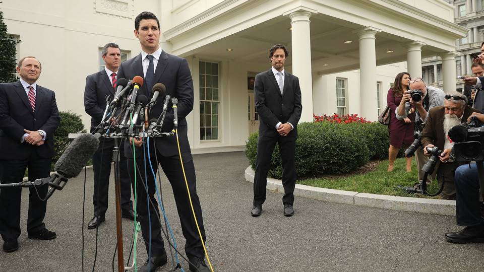 sidney-crosby-white-house-092517-getty-ftrjpeg_fcxr99l5gpg31tj417z2bf5vv.jpg