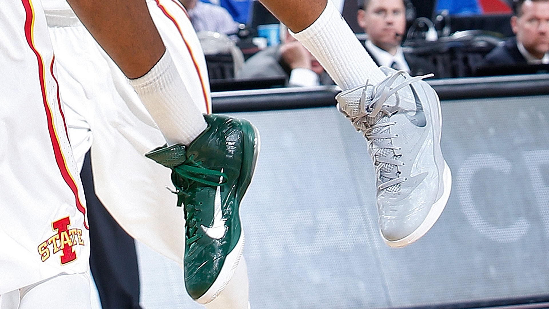 ncaa-tournament-2015-uab-has-great-reason-for-wearing-two-different