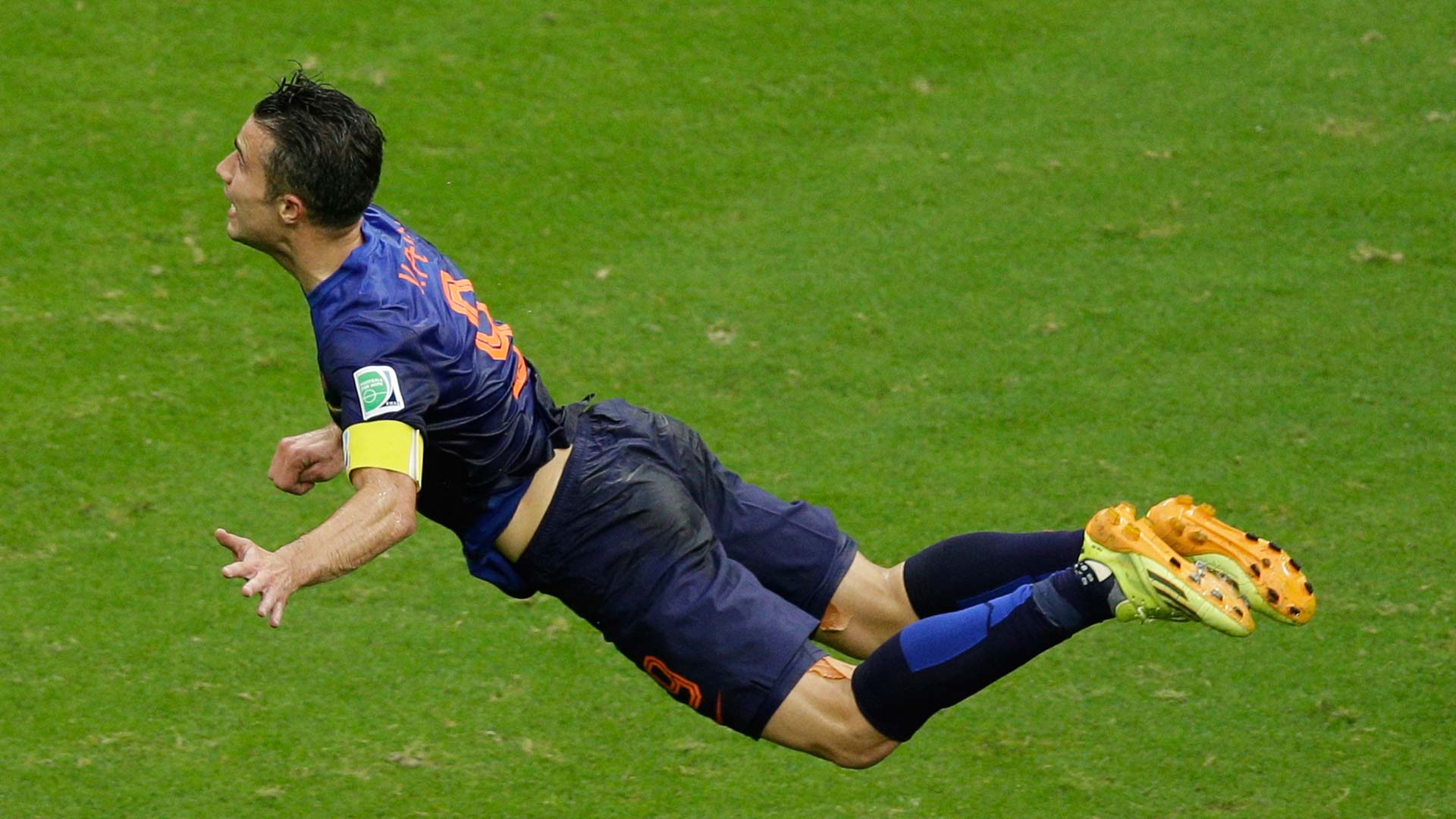 World Cup 2014: Robin van Persie scores remarkable flying header vs