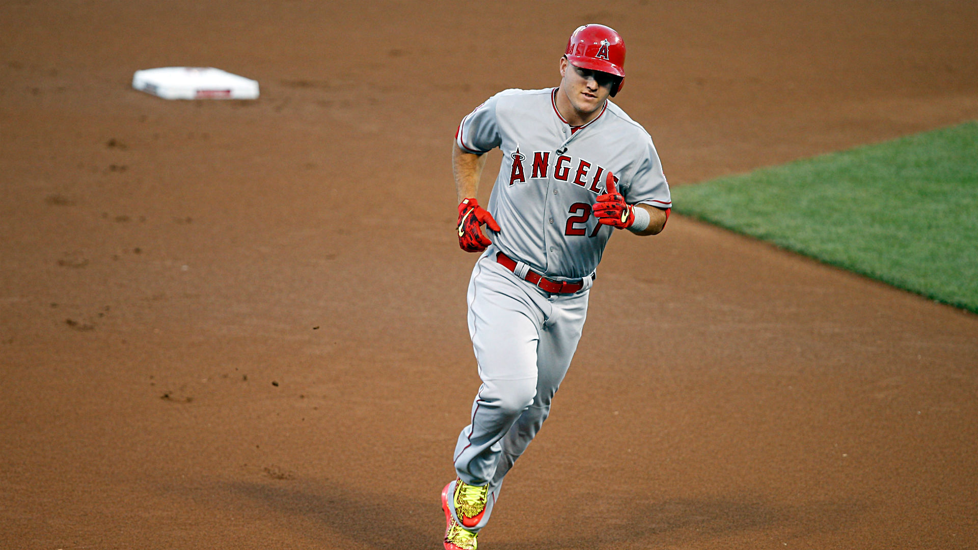 Mike Trout hits a home run on the fourth pitch of AllStar Game MLB