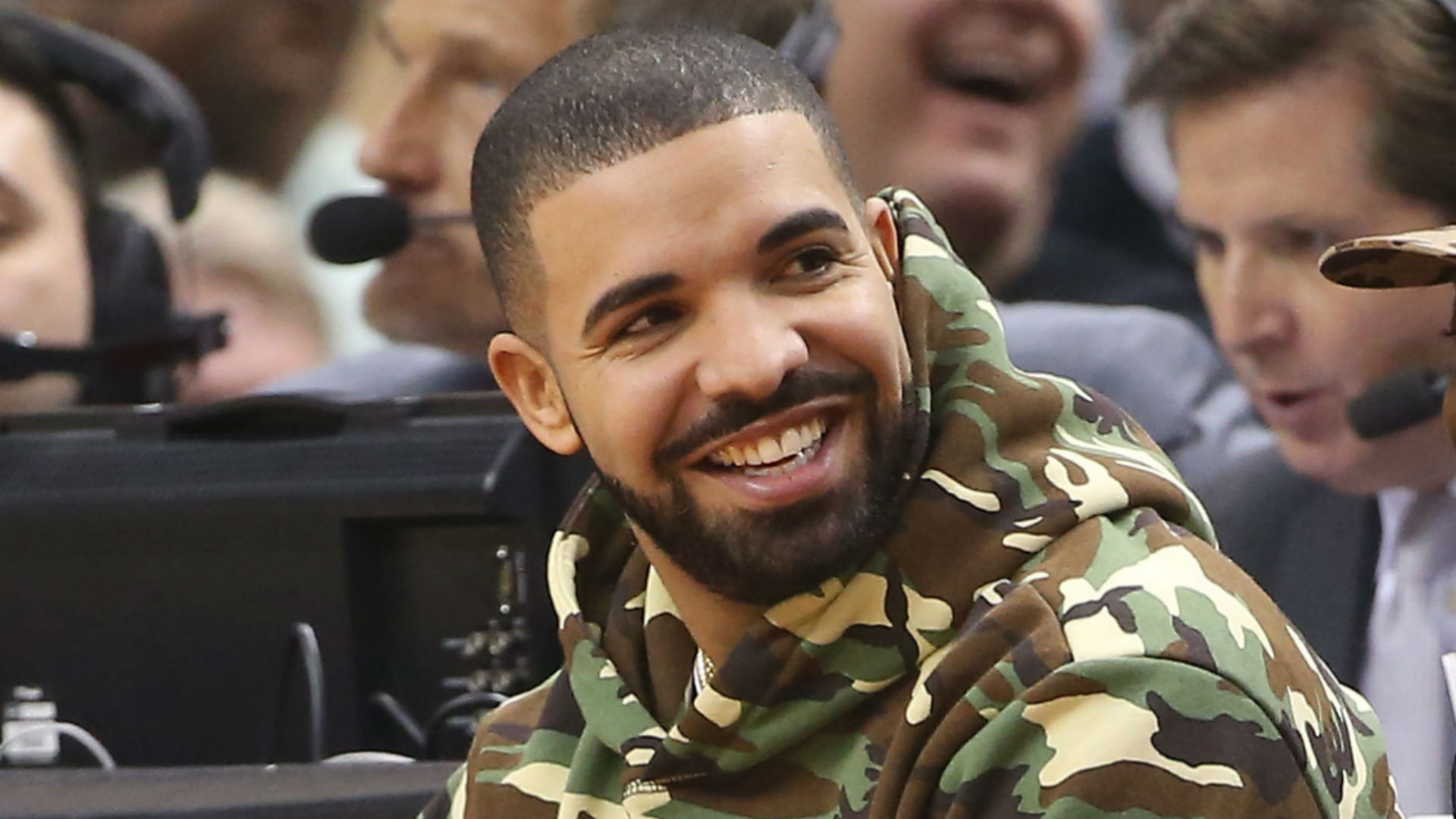 WATCH: Drake's postgame interview fail with Raptors' Kyle Lowry