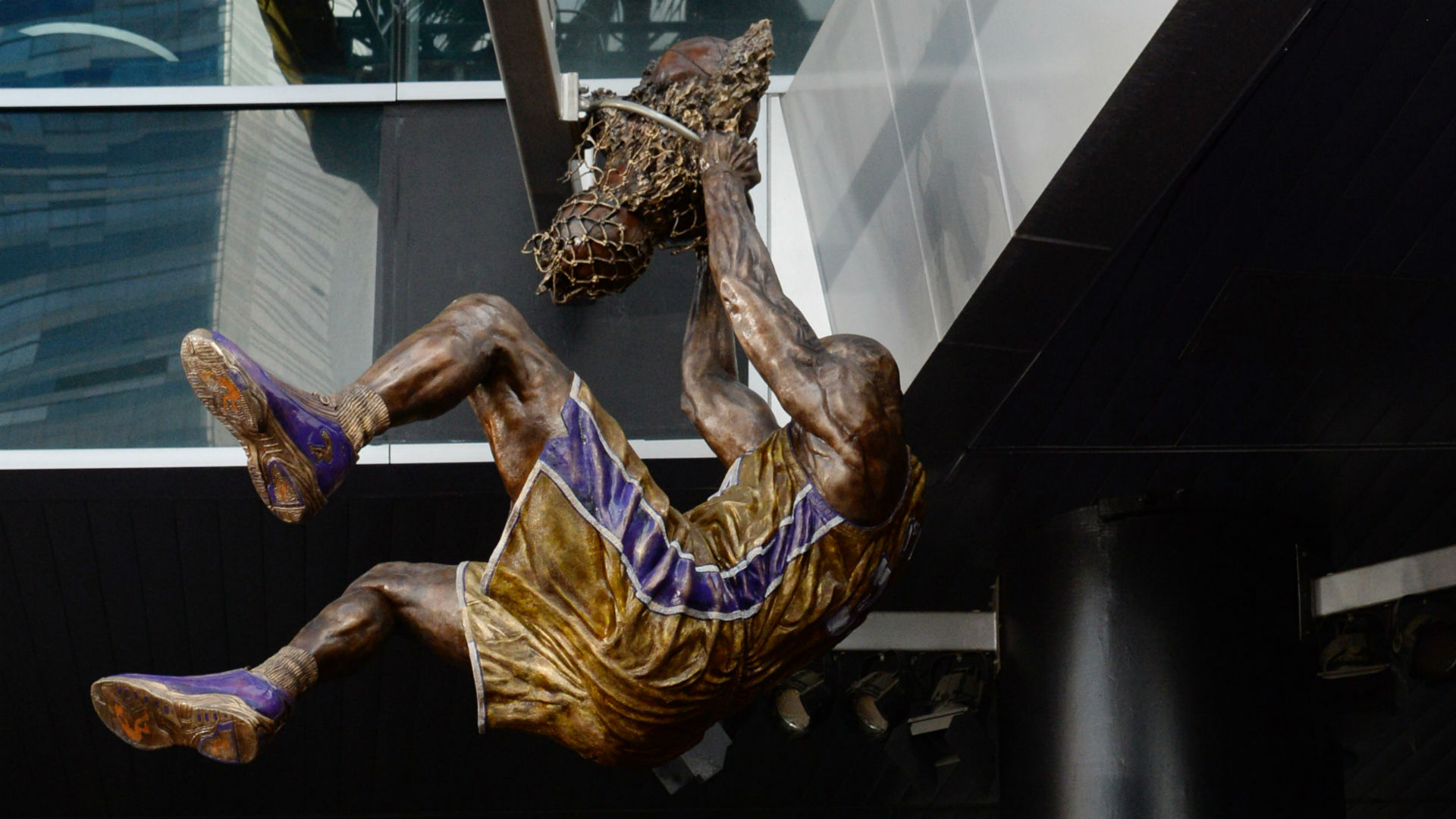 The 10 best statues in sports Sporting News