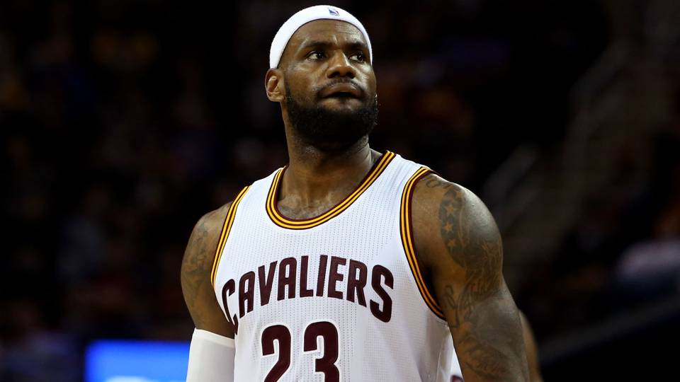 Report LeBron James could opt out of contract, leave Cleveland this