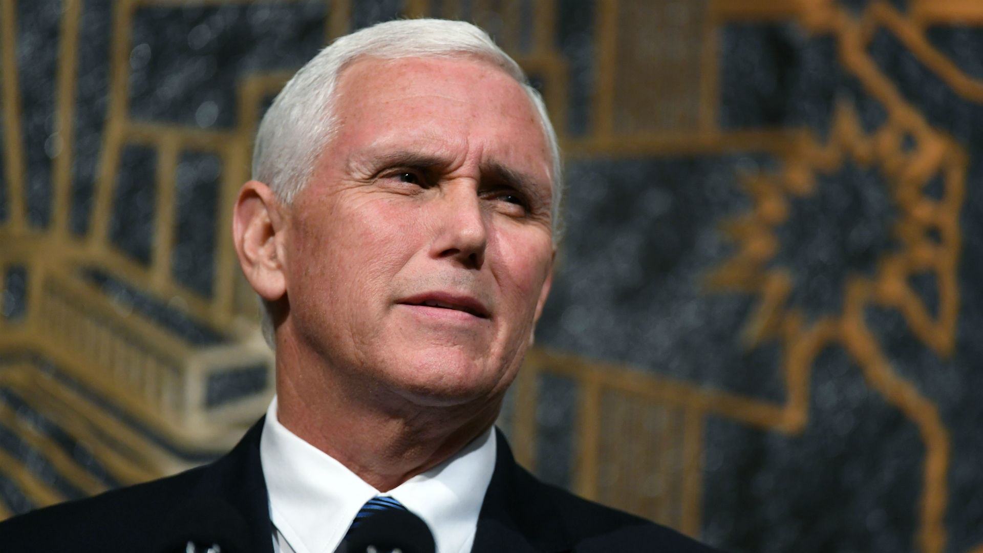 Mike Pence bailing on Colts-49ers looked like nothing more than a PR stunt