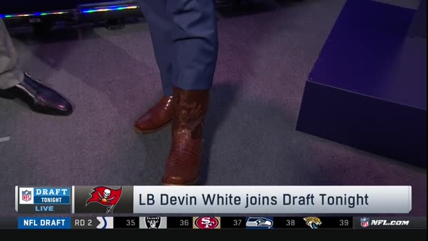 Tampa Bay Buccaneers linebacker Devin White on what he'll buy his horse Daisy Mae after draft: 'She gotta get a new trailer' Tampa Bay Buccaneers linebacker Devin White on what he'll buy his horse Daisy Mae after draft: 'She gotta get a new trailer'