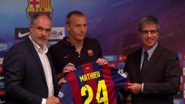 Foot Transfert, Mercato : Barça - Mathieu - "Très fier d'être ici"