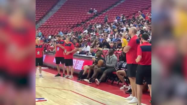 Basket : NBA - Zion Williamson met un trois points... du banc des remplaçants