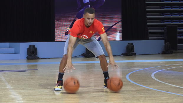 Curry shows off skills in China