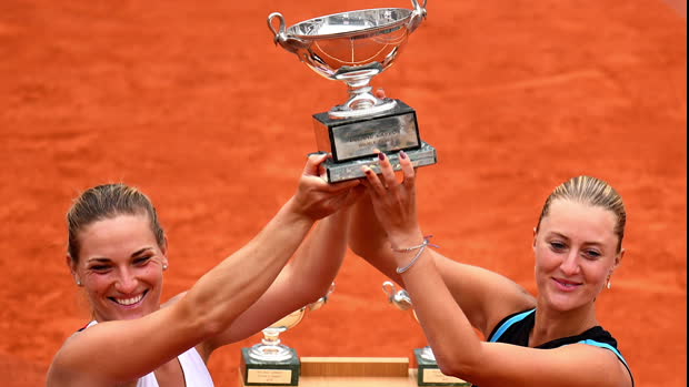 Tennis : Roland-Garros - Mladenovic - "Incroyable de gagner ici avec ma meilleure amie"