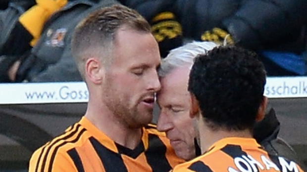 Foot : P.League - Sanction, Pardew prend sept matchs