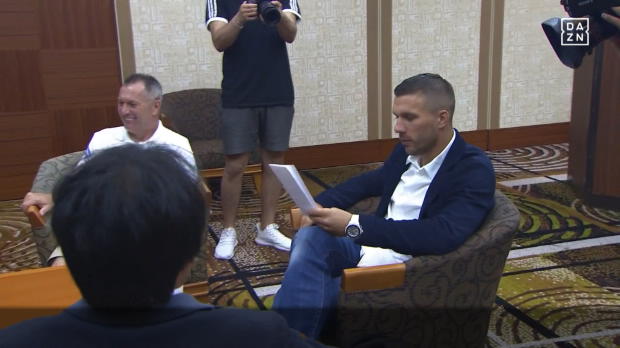 Video J League Japanischer Blitz Kurs Fur Podolski