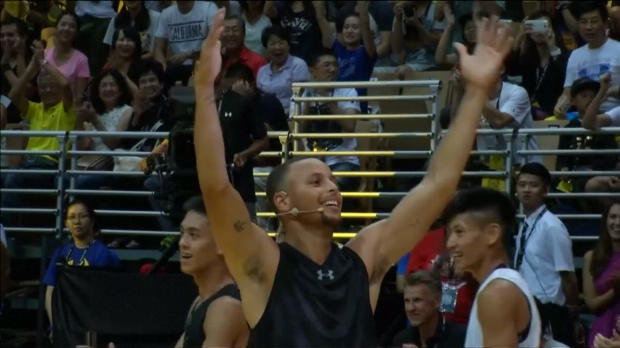 Curry entertains Taiwanese fans on tour