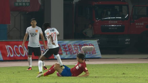 Gervinho sent off for stamping opponent