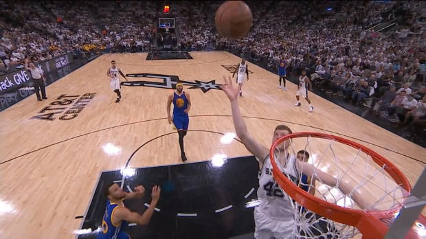 Bertans bounces off the rim in big Spurs slam