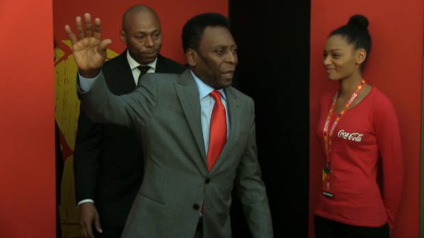 Foot : CdM 2014 - Pelé en visite à Paris
