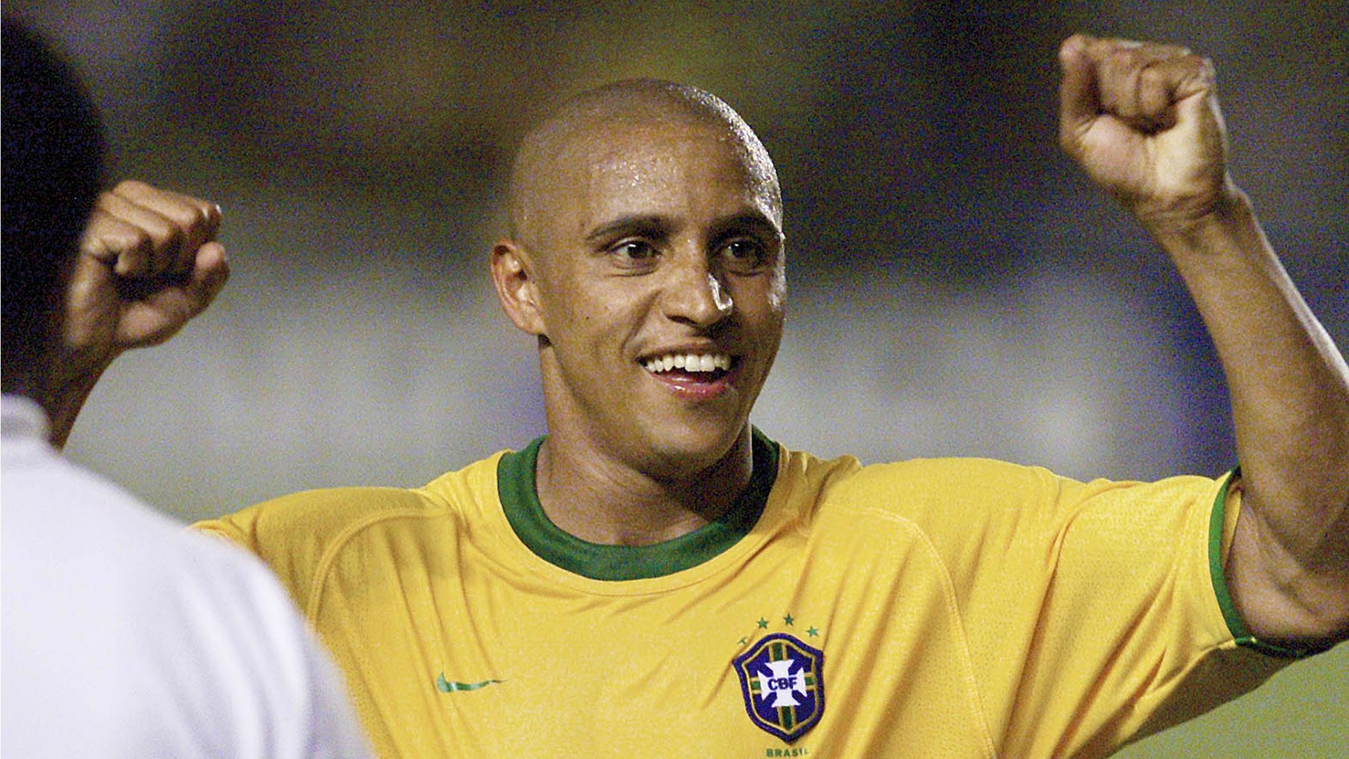 Карлос салис. Roberto Carlos. Роберто Карлос Бразилия. Роберто Карлос футболист. Роберто Карлос фото.