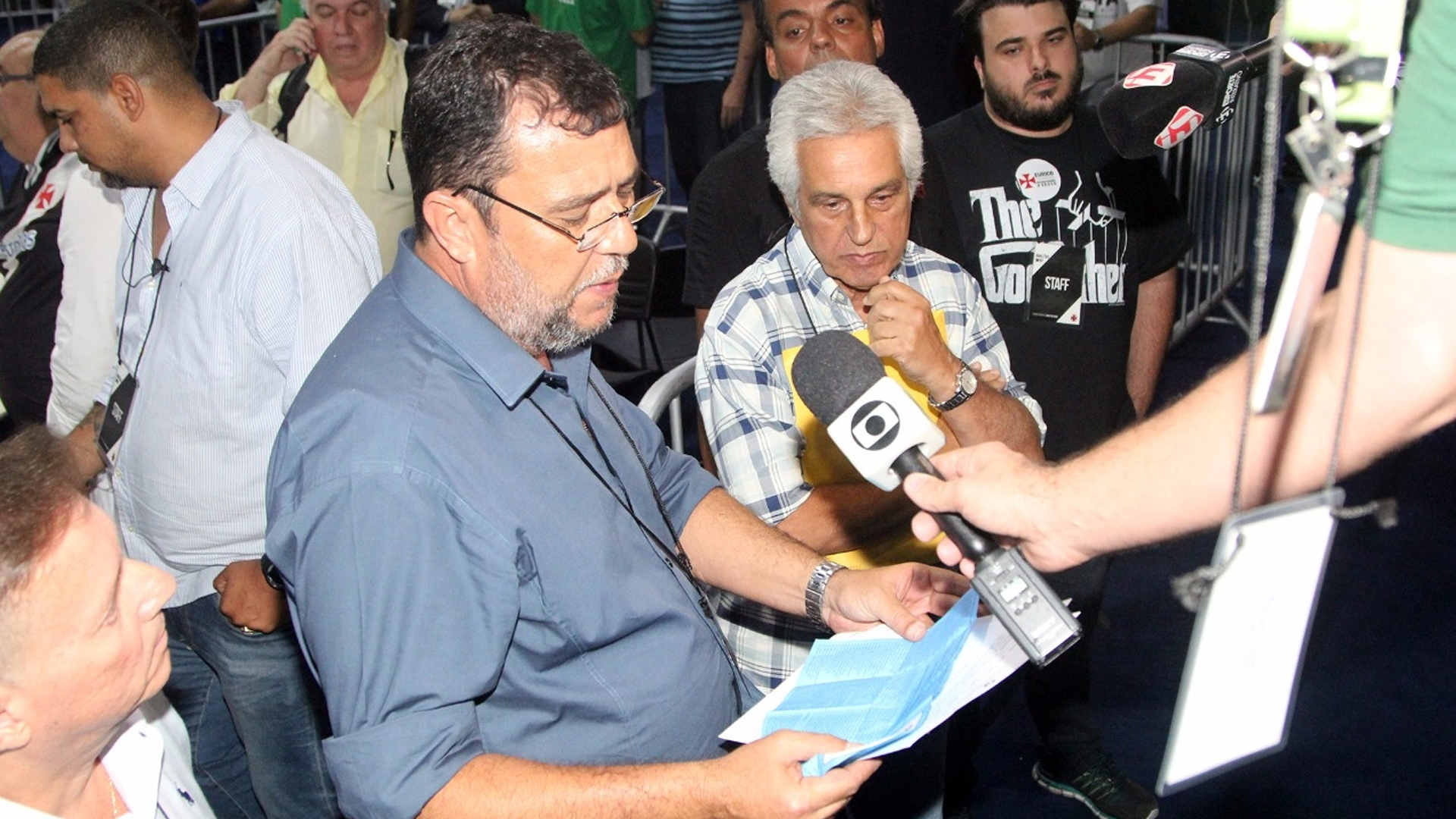 Denis Antonio Carrega Dias anuncia resultado da eleição no Vasco 08 11 17