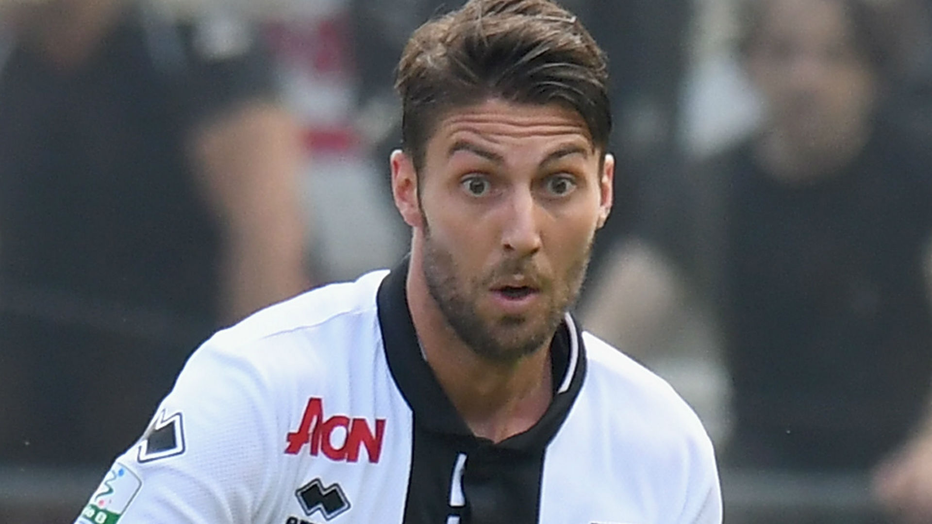 Lecce-Ascoli, terrore in campo: Scavone perde i sensi, partita sospesa Lecce-Ascoli, terrore in campo: Scavone perde i sensi, partita sospesa