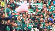 Lempar Boneka Persebaya