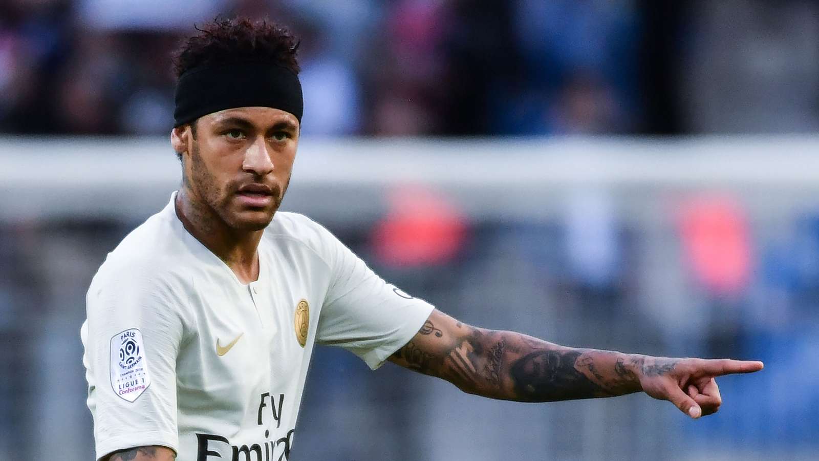 “内马尔可以离开PSG” - 莱昂纳多在巴塞罗那的“肤浅”讨论后开放